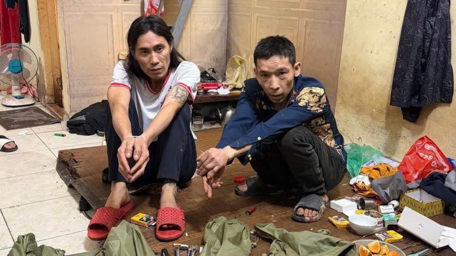 Bắt nhóm trộm cần gạt mưa ô tô, gây thiệt hại 40 triệu đồng